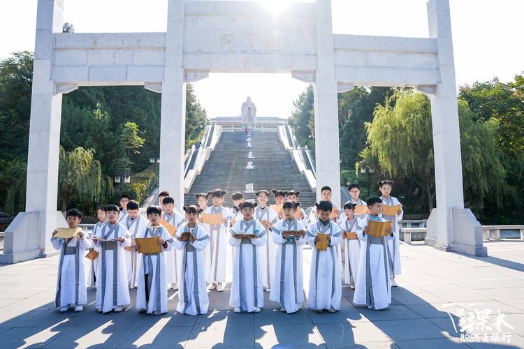 学校假期组织学生出国旅游,该去?还是不该去呢?