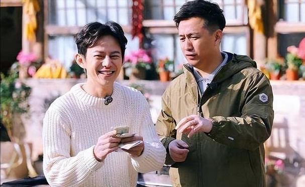 娱乐圈除了黄磊和快乐家族,还有哪些和何炅玩了很久的?