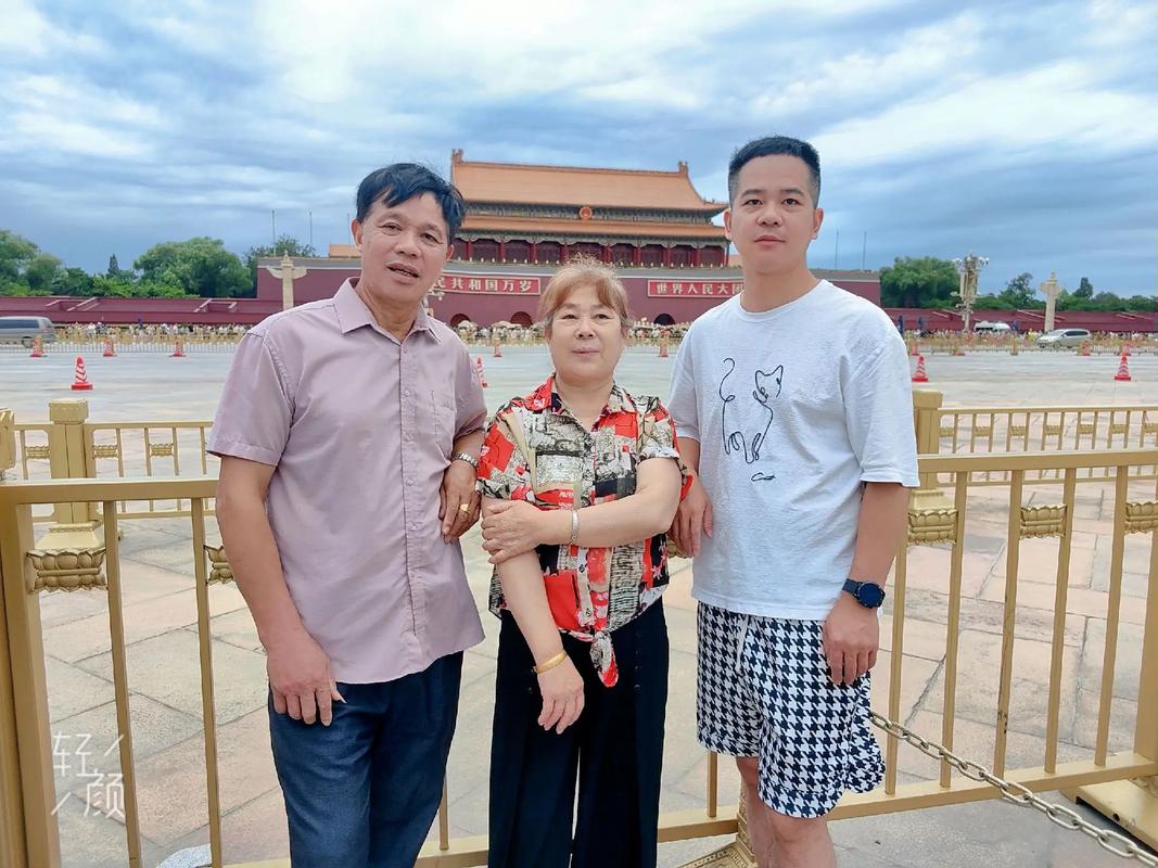 是否70岁以上老人跟团出国旅游必须有直系亲属陪同