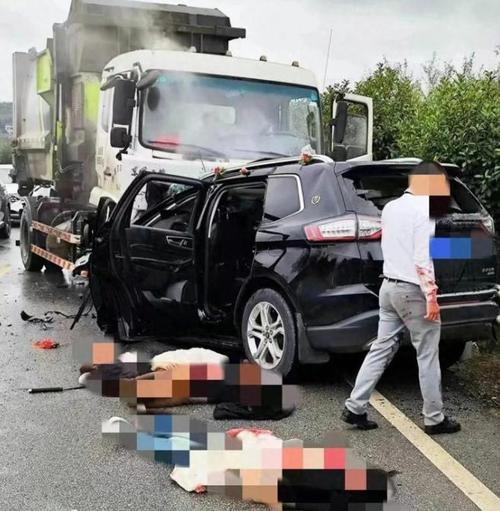 四人结伴自驾游出了车祸,一死三伤,死者家属向同车三个伤者索赔损失,您...