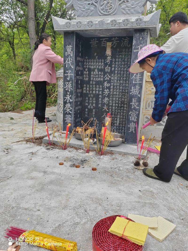 施甸过春节时儿女走时为什么要拜山神?