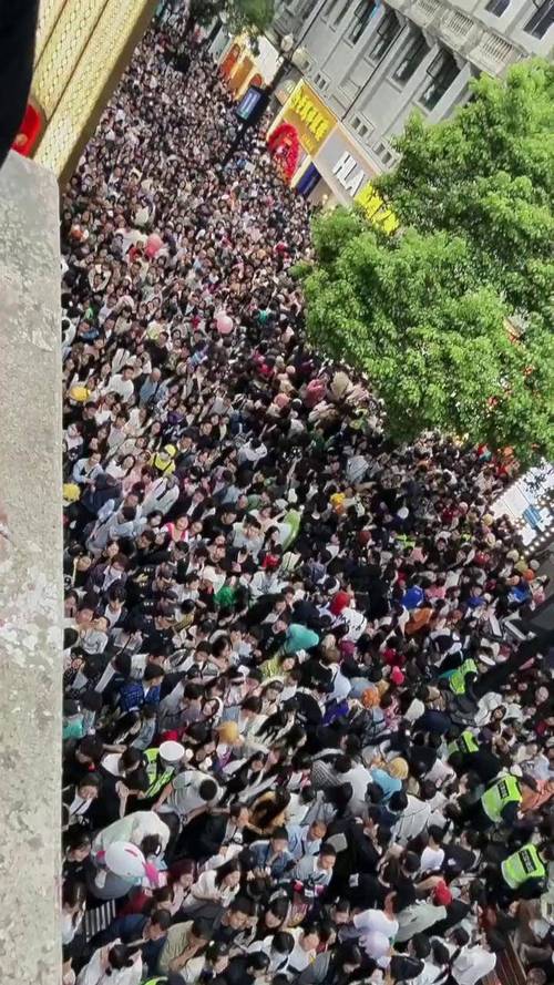 为什么每年五〖One〗、十〖One〗、景区爆棚、人满为患?