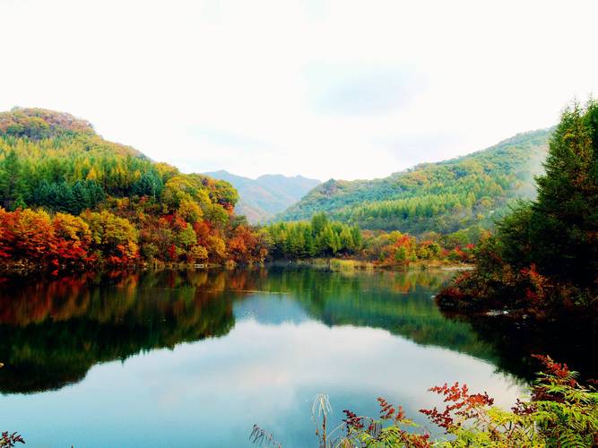 国内有哪些有山有水的旅游景点适合深秋打卡?